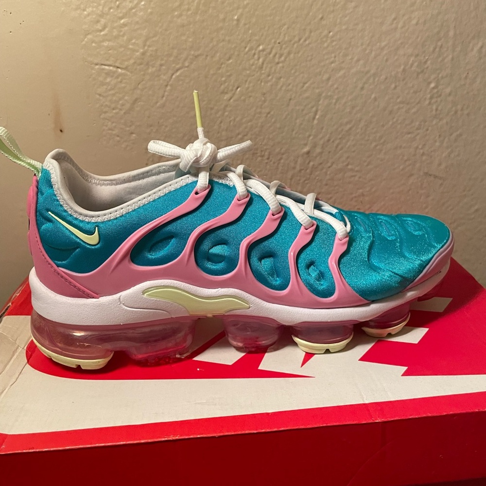 Women’s Air Vapormax Plus White/Barely Volt Size 8W, UK 5.5, BR 37.5, EUR39